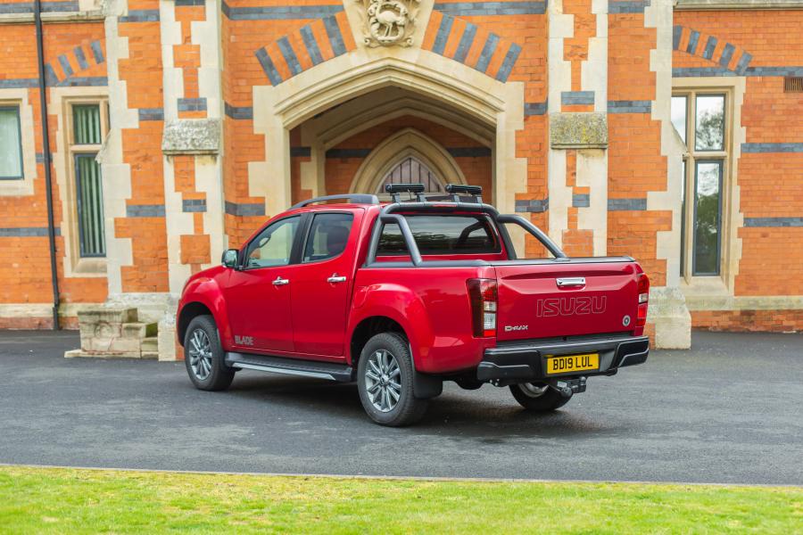  Isuzu D-Max Blade Double Cab 2017 года  (UK) (фото 46 из 52)